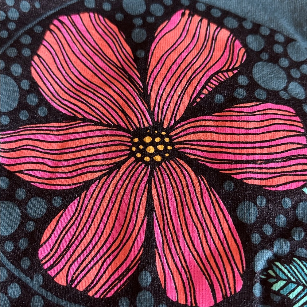 Aloha!  O'Neill aloha hibiscus tee shirt in green, pink, yellow. Size XS. EUC. - Picture 4 of 9